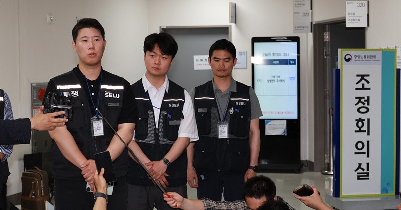 최승호 삼성그룹 초기업노동조합 삼성전자지부 위원장이 총파업 예고시점을 하루 앞둔 20일 정부세종청사 중앙노동위원회에서 노사협상 결렬에 따른 총파업 강행 입장을 밝히고 있다. (공동취재) 2026.5.20/뉴스1