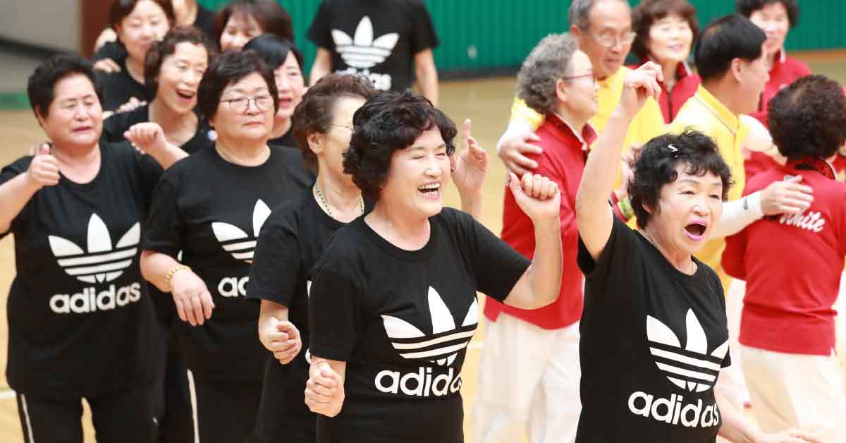 "돈도 자식도 소용없다…" 60·70대가 늙어서 가장 후회하는 것 1위