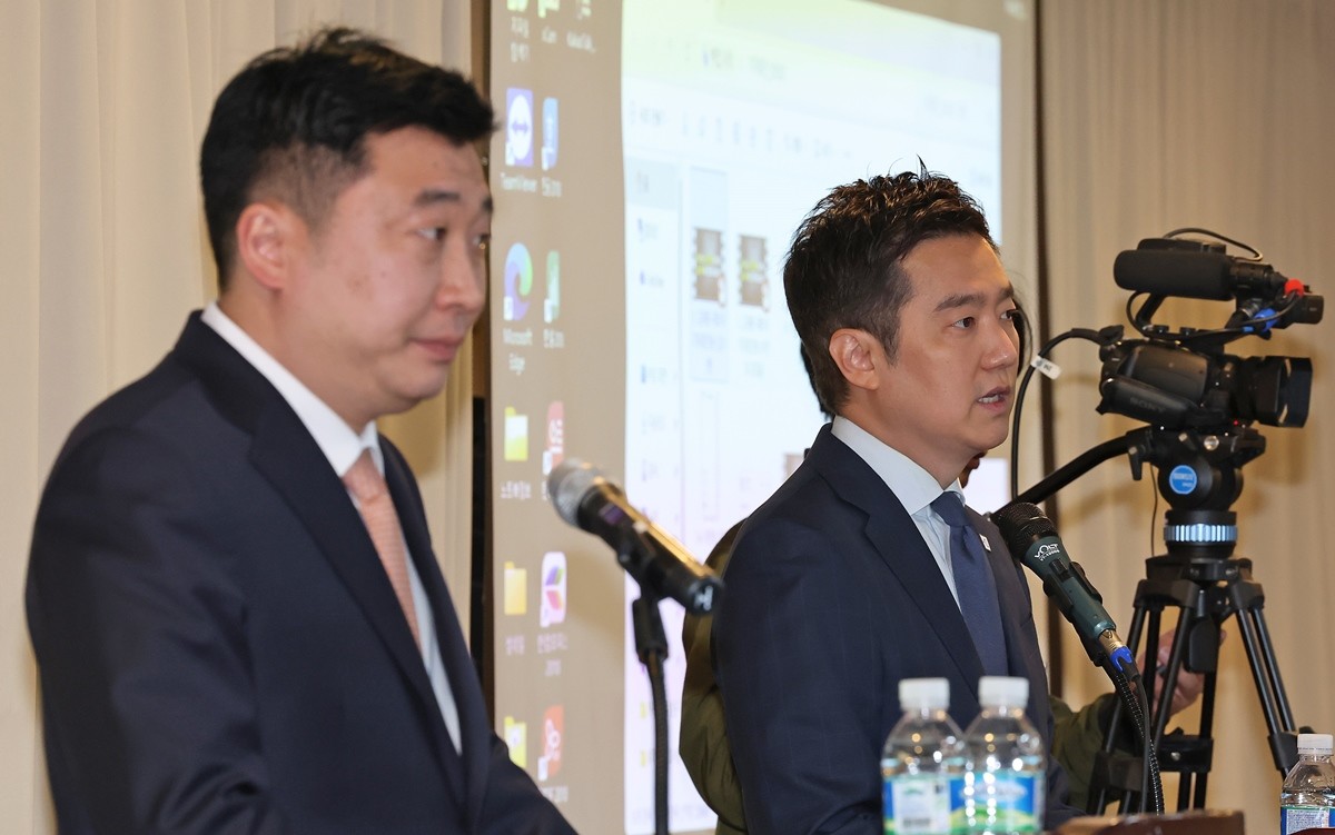 기자회견 갖는 김세의 가세연 대표와 고 김새론 유족 법률대리인 부지석 변호사 / 뉴스1