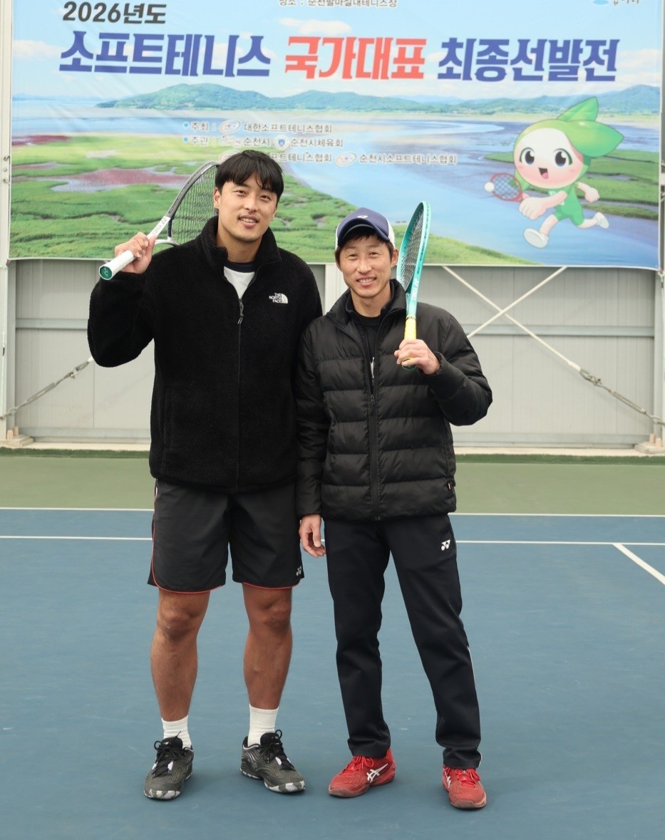 동구청 소프트테니스팀 김현수 선수(왼쪽), 음성군청 박환선수(오른쪽) / 사진=대전 동구