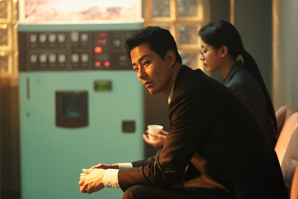 '무빙' 시즌1 주역 조인성과 한효주 / 디즈니+