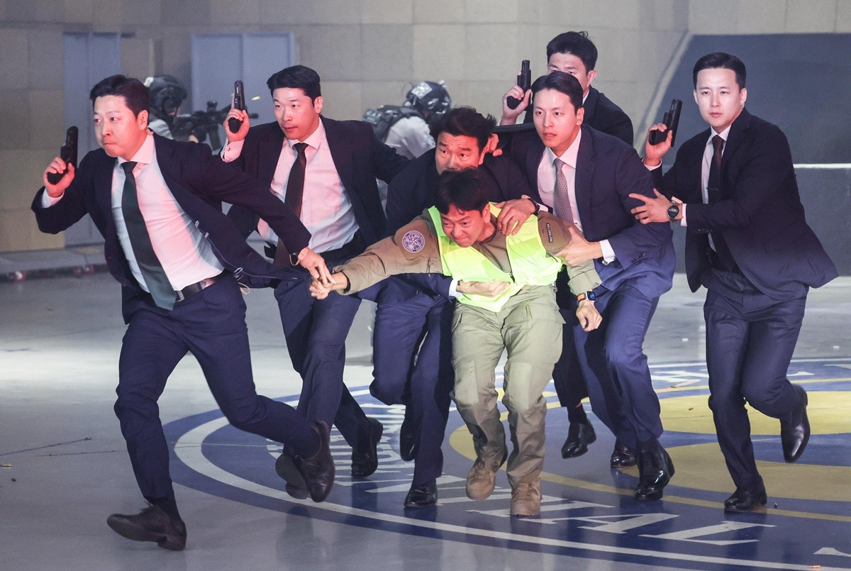 대통령경호처 경호요원들이 총격 상황 조치 훈련을 하고 있다. / 뉴스1