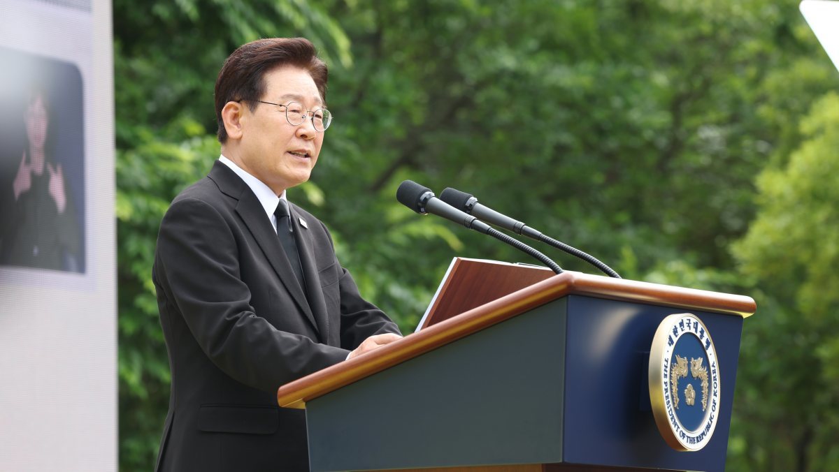 이 대통령, 故 노무현 서거 17주기 추도식 참석…“당신의 뜻 이어가려 해”