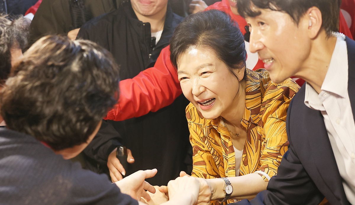'선거의 여왕' 박근혜 전 대통령 대구 현장 유세 (사진 7장)