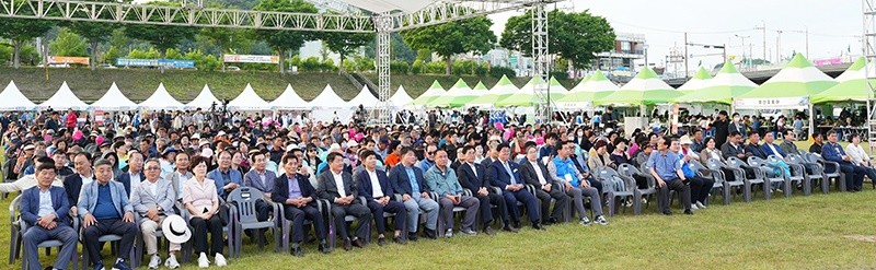 영산강둔치 체육공원 일원에서 ‘제22회 영산포 홍어한우축제’가 개막했다. / 나주시