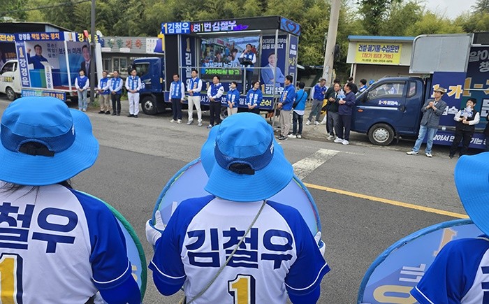 민주당 보성군 선거대책위원회는 김철우 보성군수 후보를 중심으로 광역·기초의원 후보들이 힘을 모은 이른바 ‘민주당 원팀’ 유세를 펼쳤다. / 김철우 보성군수 후보 선거사무소
