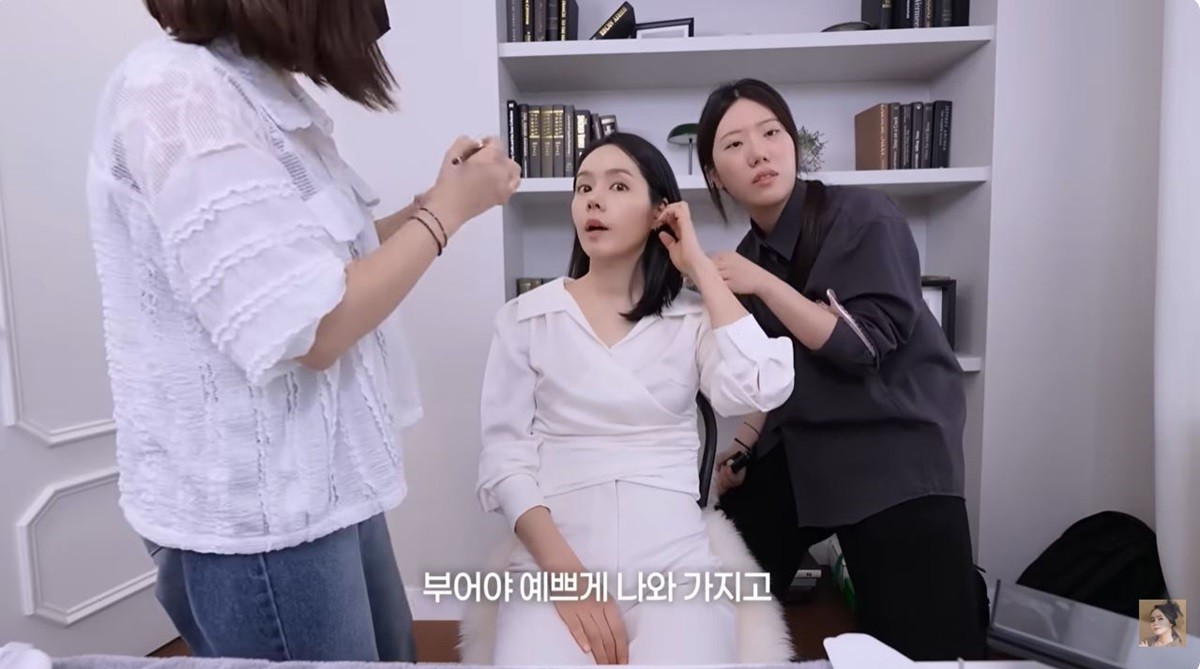 배우 한가인이 광고 촬영 전날 라면을 먹고 잔다는 독특한 루틴을 공개해 화제를 모으고 있다. / 유튜브 '자유부인 한가인'
