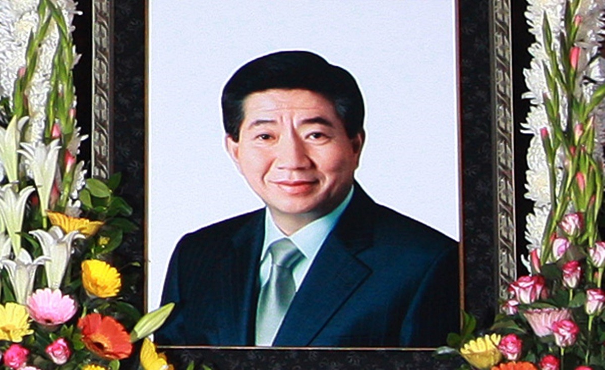고(故) 노무현 전 대통령 영정 사진. 고(故) 노무현 전 대통령 서거 17주기인 23일 오전 '나무위키' 실시검색어 1위에 고인을 비하하는 키워드가 올라와 논란이 되고 있다. / 연합뉴스