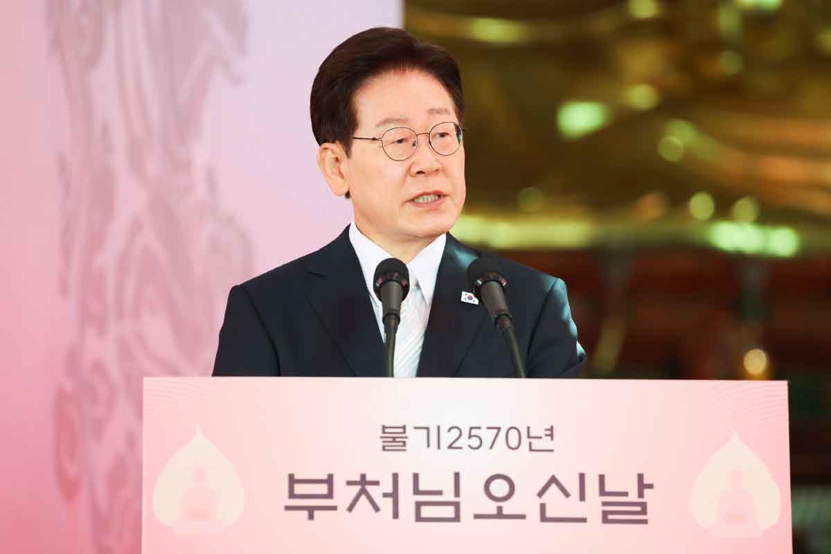 이재명 대통령이 24일 서울 종로구 조계사에서 열린 불기 2570년 부처님오신날 봉축법요식에서 축사를 하고 있다. / 뉴스1