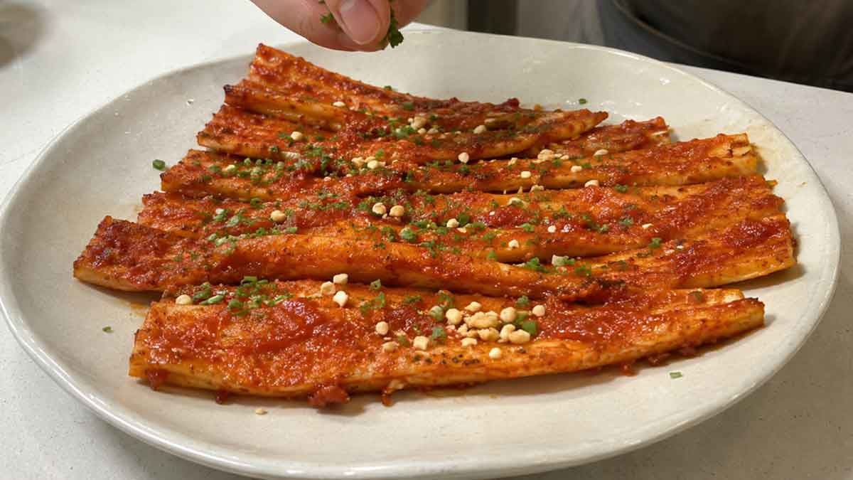 더덕구이 만드는 법. 기사 이해를 돕기 위해 AI로 제작된 이미지입니다. / 위키트리