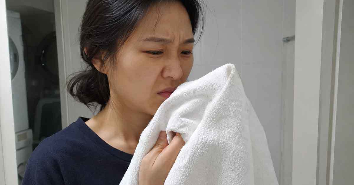 햇볕에 말려도 퀴퀴하다면…30년차 세탁소 사장님이 공개한 수건 쉰내 없애는 법