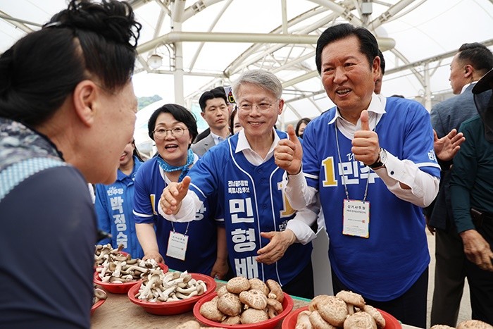 정청래 더불어민주당 당대표와 민형배 전남광주통합특별시장 후보가  전남 동부권을 중심으로 총력 유세를 펼치고 있다.   / 민형배 후보 선거사무소