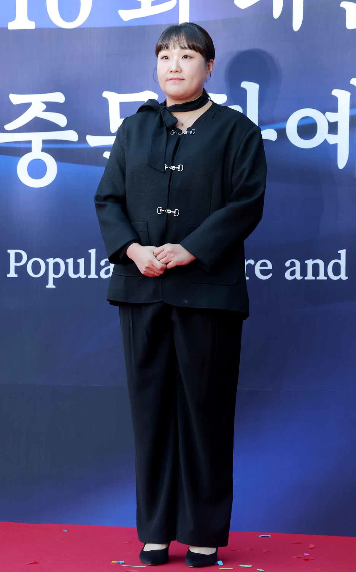 이수지, 대중문화예술상 참석. 배우 이수지가 지난해 10월 서울 중구 국립극장 해오름극장에서 열린 '2025 대한민국 대중문화예술상 시상식' 레드카펫에 참석해 포즈를 취하고 있다. / 뉴스1