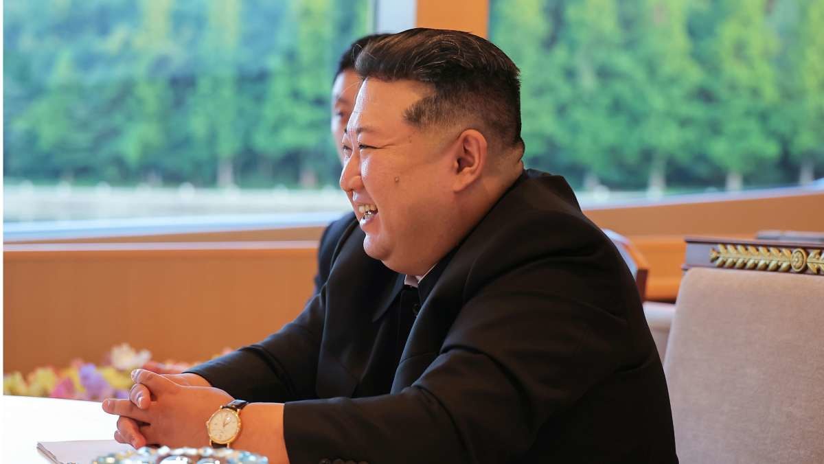 북한 노동당 기관지 노동신문이 지난해 7월 13일 김정은 노동당 총비서가 전날 북한 원산에서 세르게이 라브로프 러시아 외무장관과 만났다고 전했다. / 평양 노동신문=뉴스1