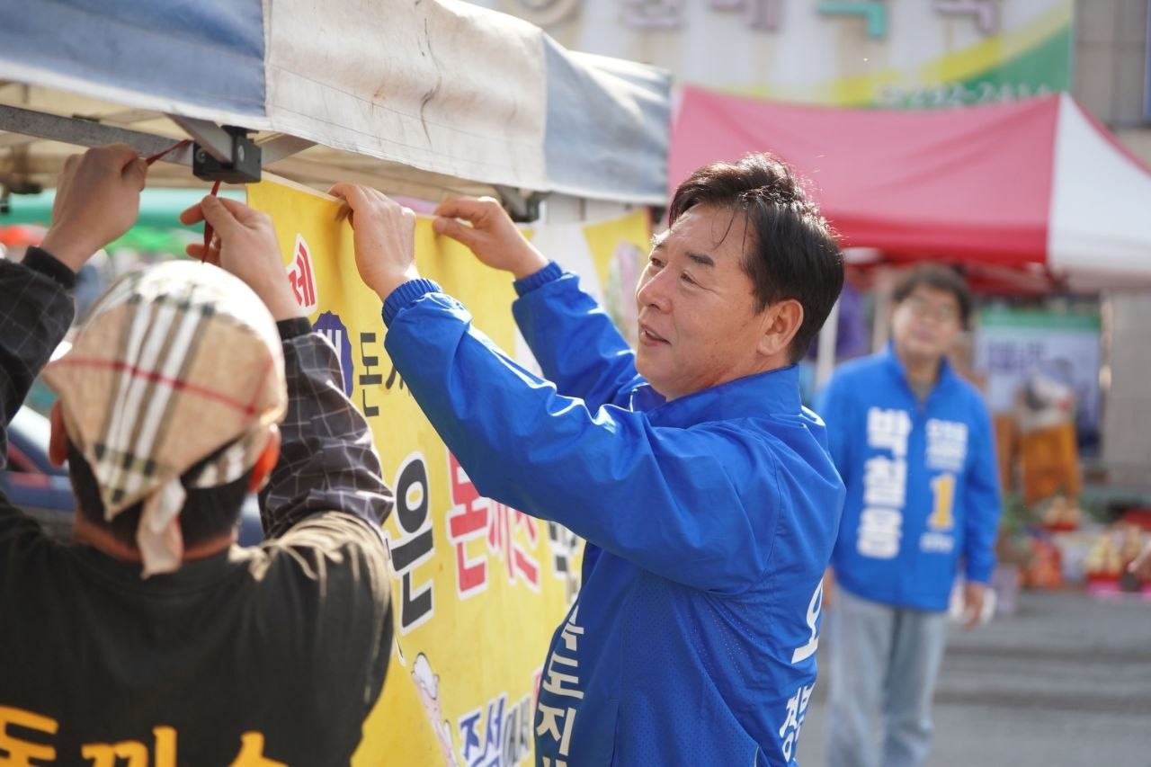 오중기 더불어민주당 경상북도지사 후보의 5월 25일 포항 오천 5일장 방문 모습