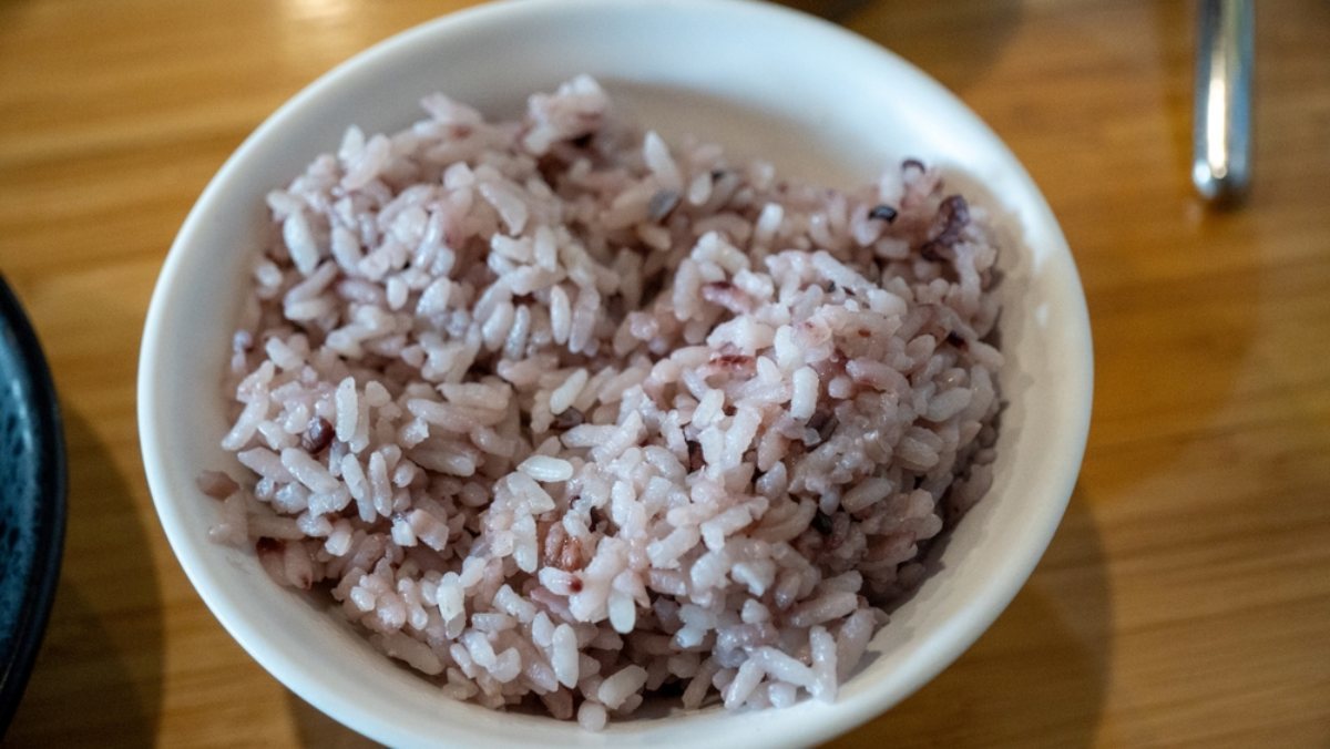 밥 지을 때 생수 쓸까 수돗물 쓸까…진짜 윤기 나는 찰진 밥을 만드는 물은 바로 '이것'