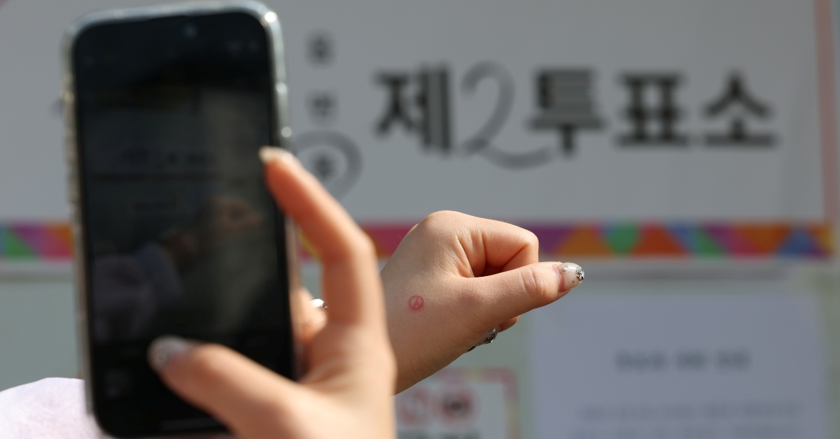 SNS 인증하려다 전과 남을 수도…선거철 반복되는 황당 사건들