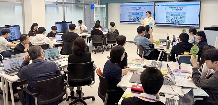 22일 전남과학고등학교에서 ‘AI의 사회적 영향과 윤리적 쟁점’을 주제로 한 학생 참여형 수업이 진행되고 있다. / 전남도교육청