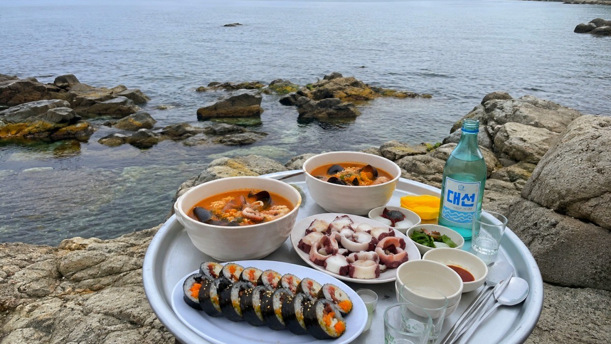 부산 영도 해녀촌 메뉴를 토대로 ai툴 활용해 제작한 이미지.