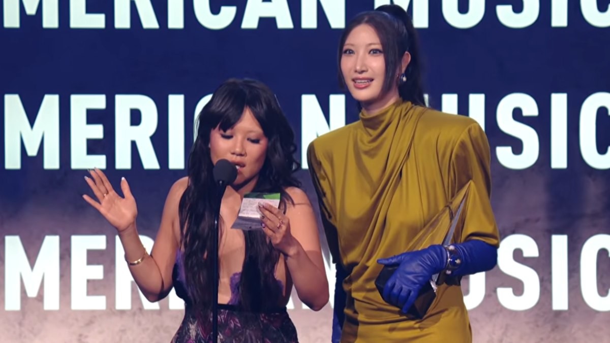 '올해의 노래' 수상한 이재와 레이 아미 / 유튜브 'American Music Awards'