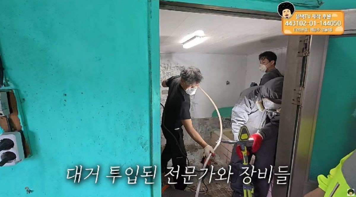폐가 수준으로 낙후된 전남 여수 월호도 한 외딴집. 전국 각지에서 모인 전문가들이 일사천리로 진행한 보수 작업. / 유튜브 '윤택TV'