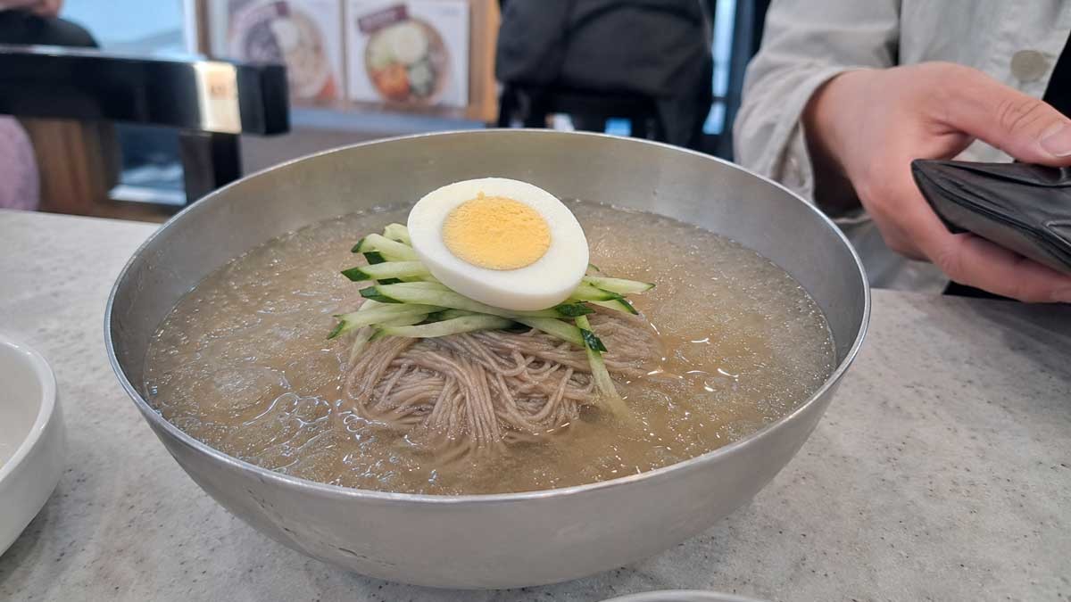 냉면이 놓여져 있는 모습. 기사 이해를 돕기 위해 AI로 생성한 이미지. / 위키트리