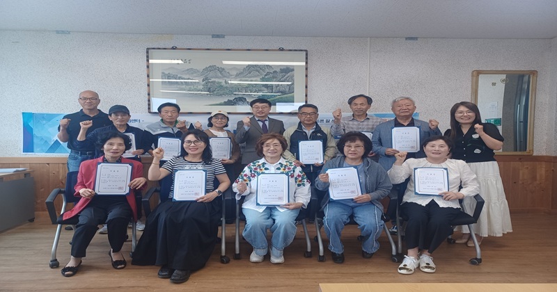 “스마트폰으로 영화 예매까지, 일상 속 디지털 자신감 키웠다”