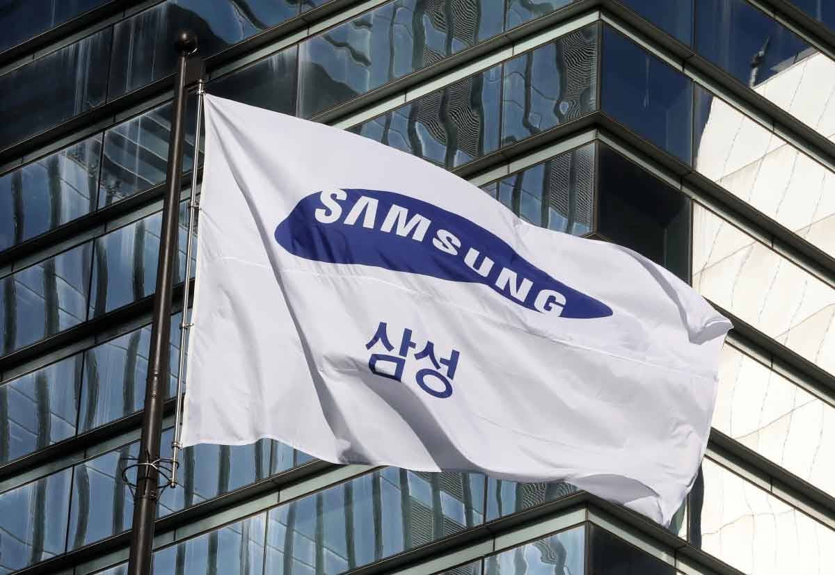 서울 삼성전자 서초사옥에 삼성 깃발이 펄럭이고 있다. / 뉴스1