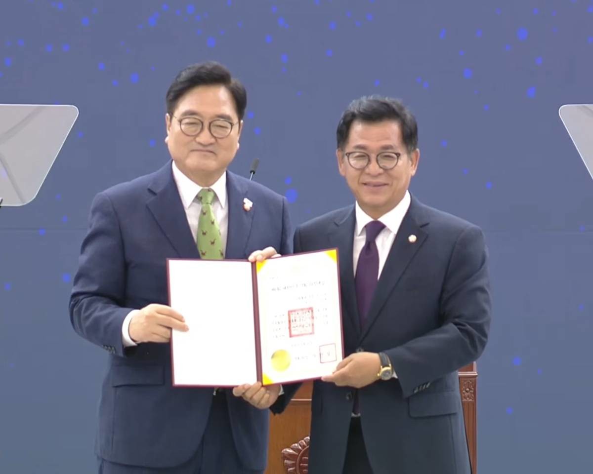 (왼쪽부터) 우원식 국회의원장과 이상휘 국회의원(국민의힘, 포항시남울릉)/이상휘 의원실