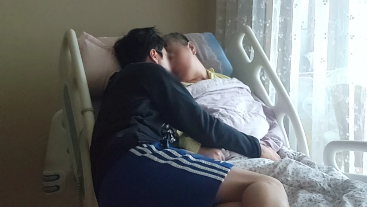 [가족간병 특집②] “남들보다 일찍 겪었을 뿐”…간병 11년 차 청년이 나아가는 길 (인터뷰)