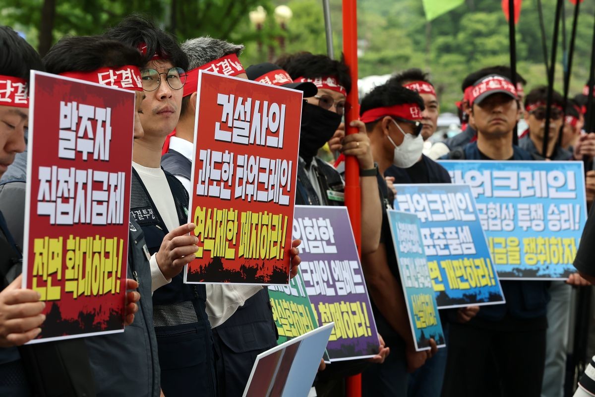 양대노총 타워크레인노조 총파업 선포 회견. / 연합뉴스