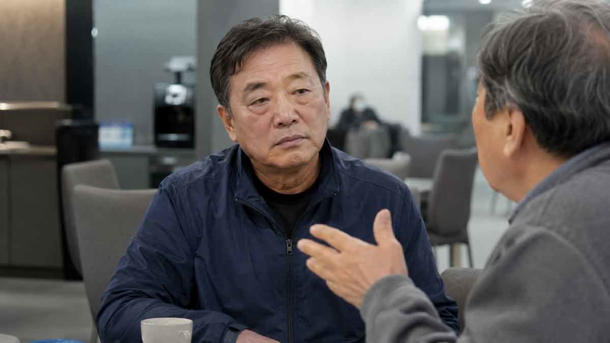 잘될 때만 나타나고 힘들 때 모른 척하는 친구(AI 생성). / 위키트리