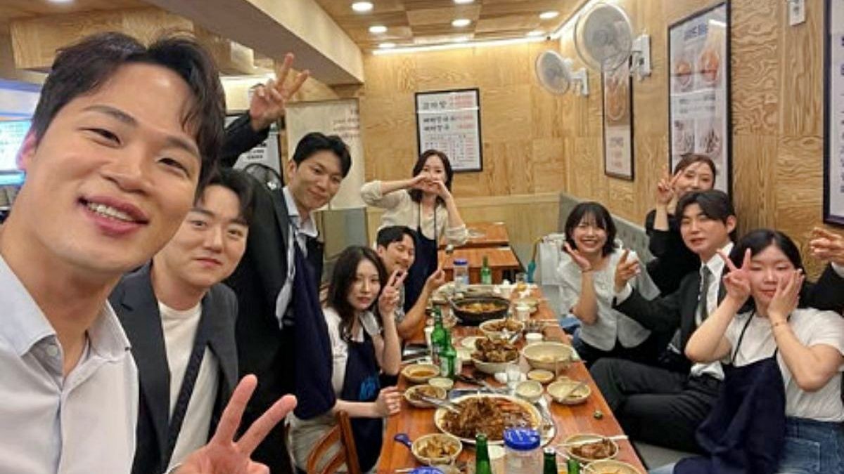 28일 '나는 솔로' 31기 라이브 방송 직후 이어진 뒷풀이 사진. / 상철 인스타그램