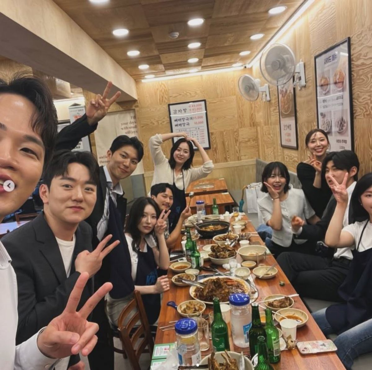 '나는솔로' 31기 영숙이 종영 소감이 담긴 입장문과 함께 올린 단체 사진. / 31기 영숙 인스타그램