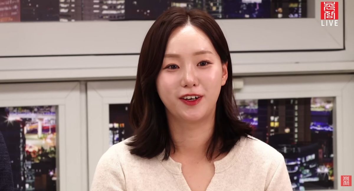 '나는 솔로' 31기 라이브 방송에 참석한 옥순. / 유튜브 '촌장엔터테인먼트TV'