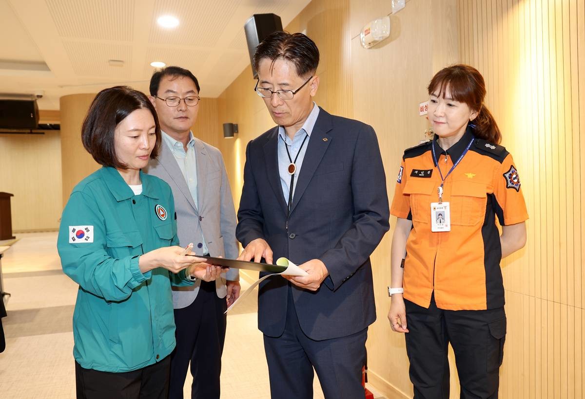황명석 경북도지사 권한대행의 지난 27일 사전투표소 현장점검/경북도