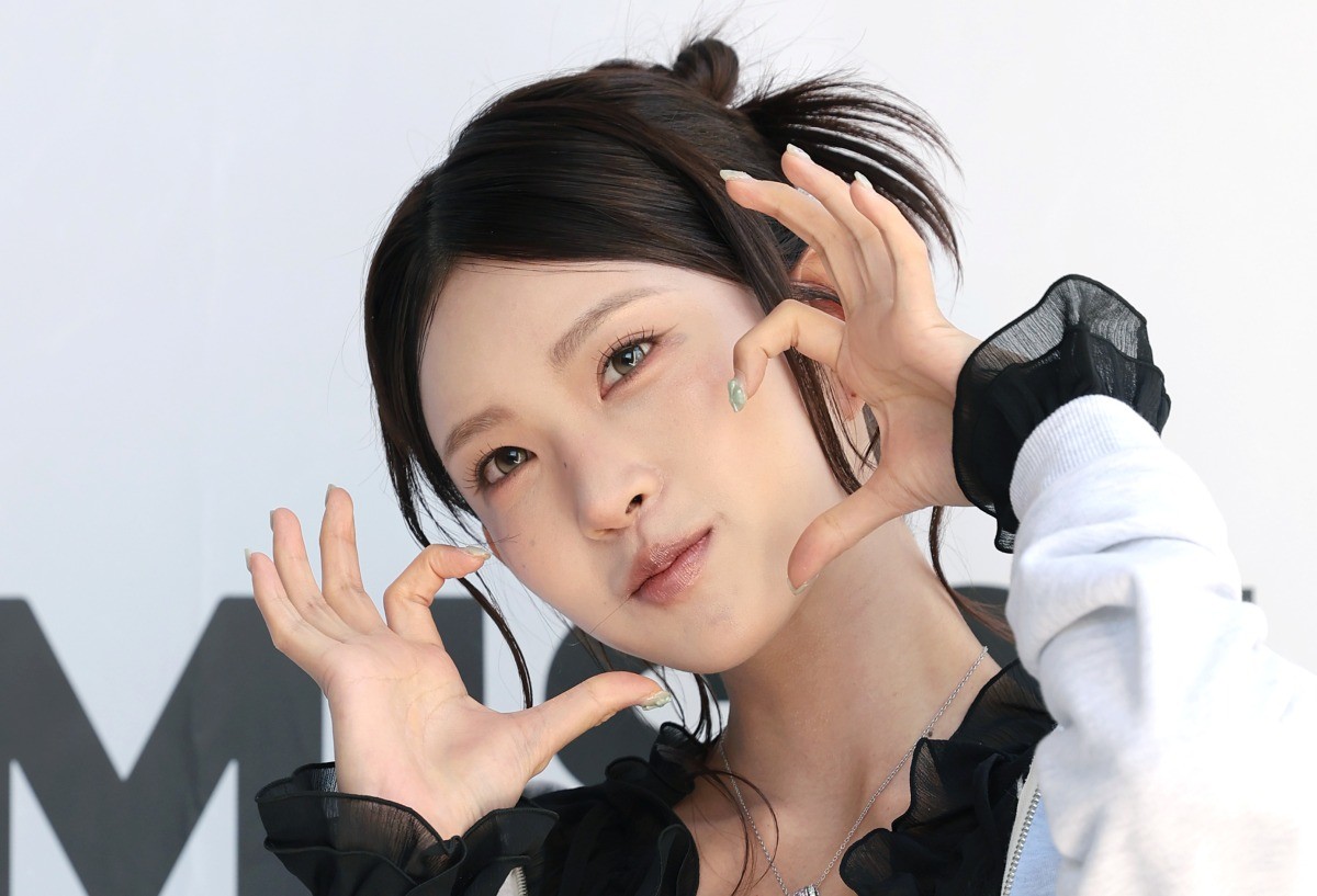 배우 고(故) 최진실의 딸이자 인플루언서 최준희(23)가 스타벅스 음료를 든 사진을 SNS에 올려 논란에 휩싸인 뒤 직접 해명에 나섰다. / 뉴스1