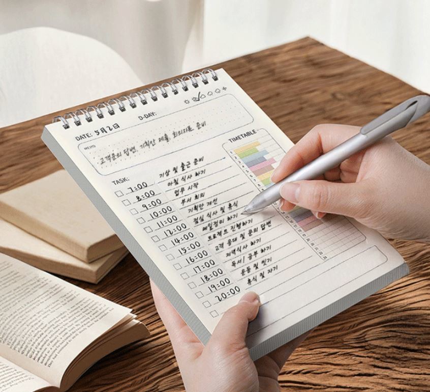 시간대별로 하루 계획을 적을 수 있는 스케줄 플래너를 사용하는 모습. / 쿠팡 공식 홈페이지