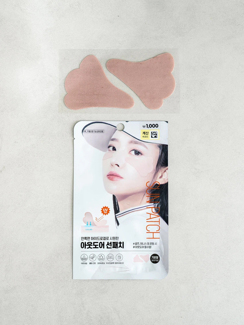자외선 노출이 많은 광대 부위에 부착하는 다이소 하이드로겔 선패치. / 다이소 공식 홈페이지