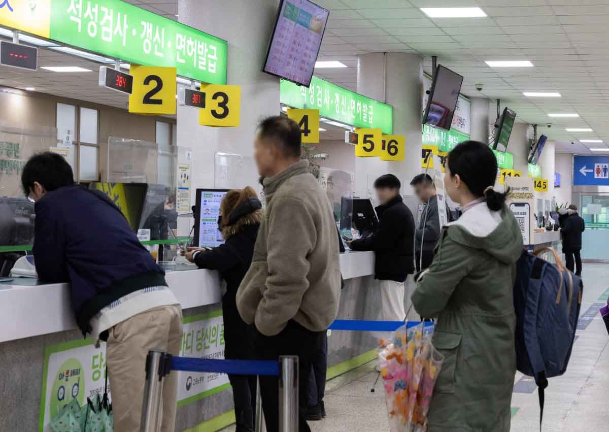 업무로 붐비는 운전면허시험장. / 뉴스1