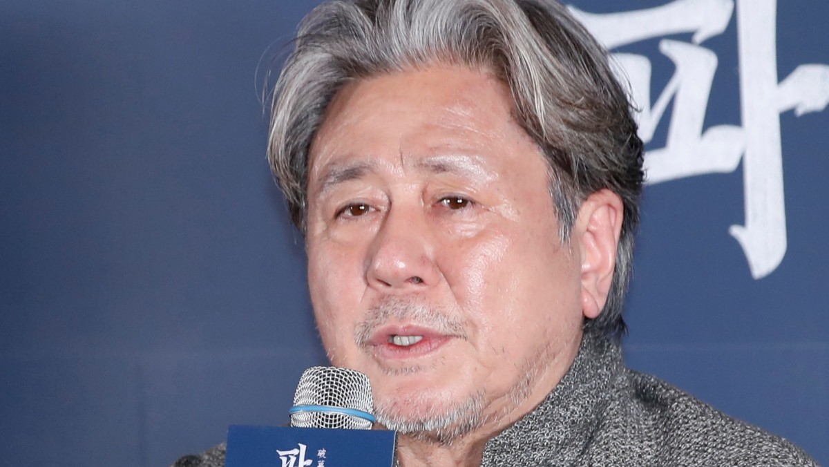 배우 최민식이 2024년 2월 20일 서울 강남구 메가박스 코엑스에서 열린 영화 '파묘‘ 언론시사회에서 인사말을 하고 있다. / 뉴스1