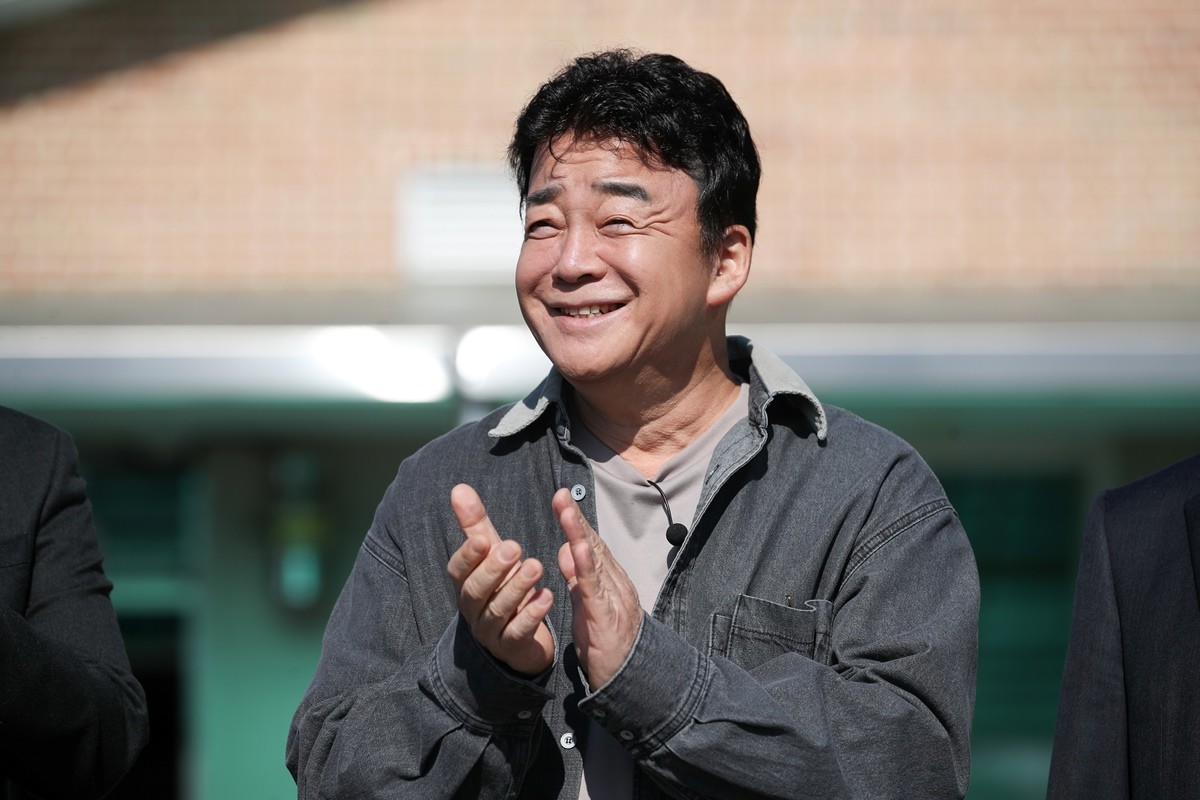 경기도의 한 군 부대에서 특식 제공 행사에 나선 백종원 / 뉴스1