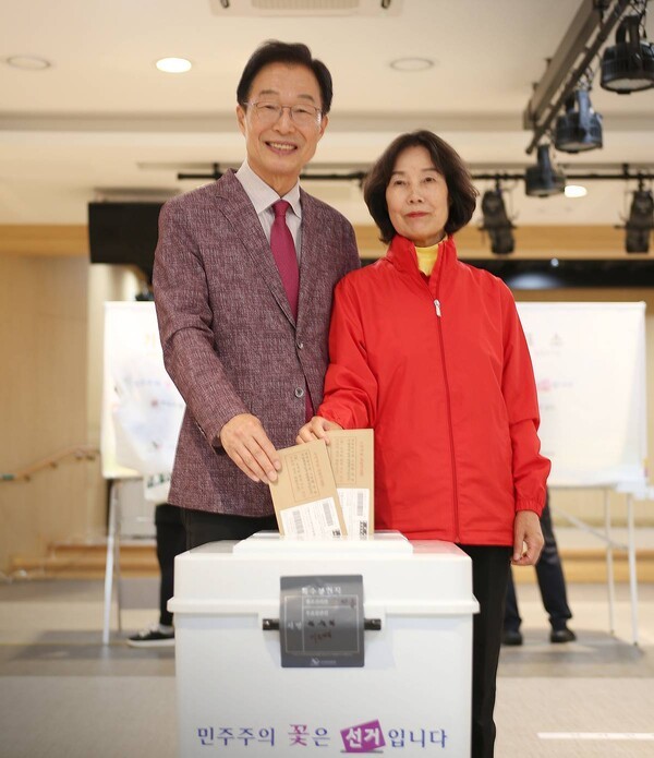 임종식 경북교육감 후보 내외 사전투표