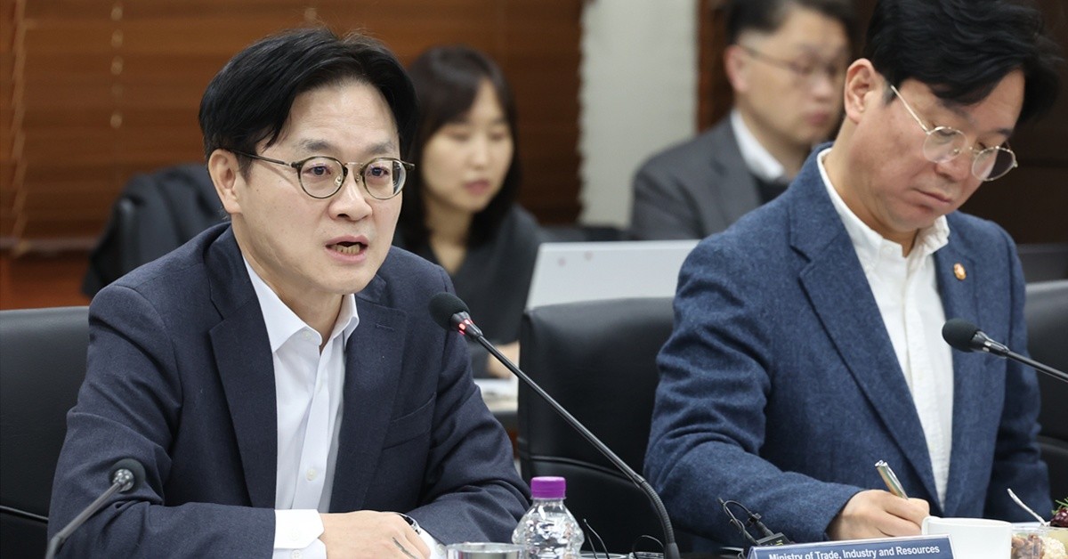 김정관 산업통상부 장관(왼쪽)과 김영훈 고용노동부 장관 / 연합뉴스
