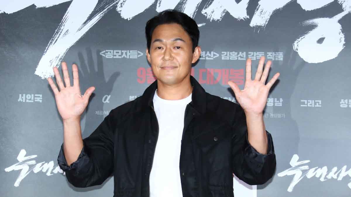 배우 박성웅이 서울 CGV용산아이파크몰에서 열린 영화 '늑대사냥'(감독 김홍선) VIP 시사회에서 포즈를 취하고 있다. / 뉴스1