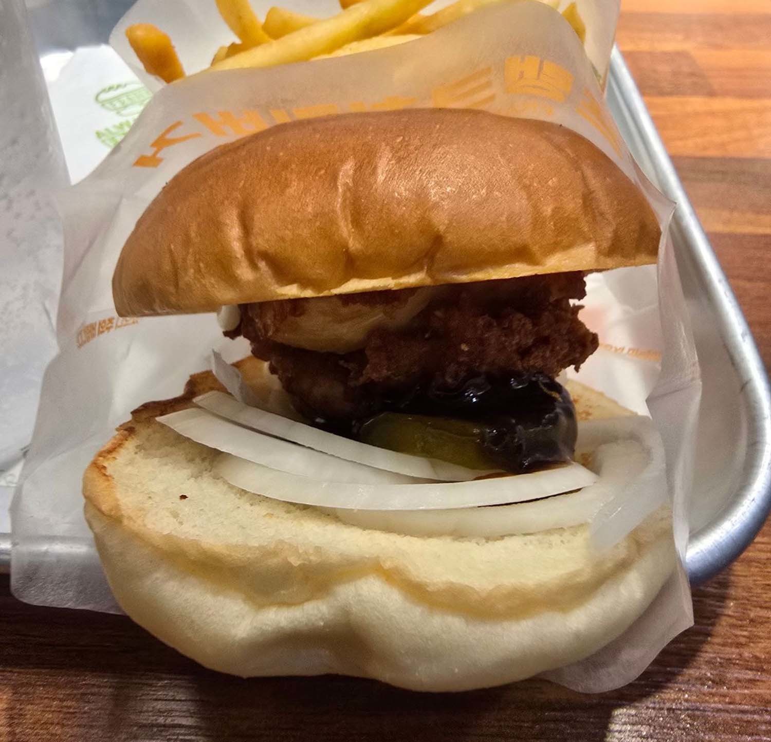 아카라이브에 올라온 프랭크치킨버거 사진. / 아카라이브