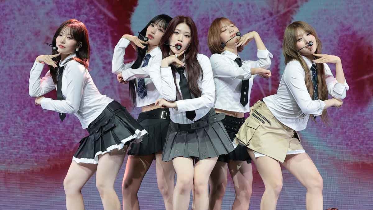 컴백 무대 펼치는 리센느. 그룹 리센느(RESCENE)가 지난해 11월 서울 영등포구 명화라이브홀에서 가진 미니 3집 '립밤(lip bomb)' 발매 쇼케이스에서 타이틀 곡 ‘하트 드랍(Heart Drop)’을 선보이고 있다. / 뉴스1