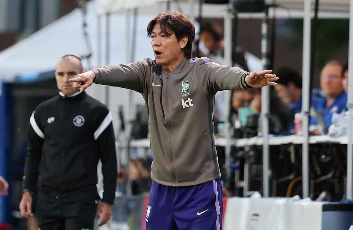 작전 지시하는 홍명보 감독. 홍명보 대한민국 축구대표팀 감독이 30일(현지시간) 미국 유타주 솔트레이크시티 브리검 영 대학교 BYU 사우스필드 경기장에서 2026 국제축구연맹(FIFA) 북중미 월드컵 앞두고 열린 대한민국과 트리니다드 토바고의 평가전에서 선수들에게 작전 지시를 하고 있다. / 뉴스1