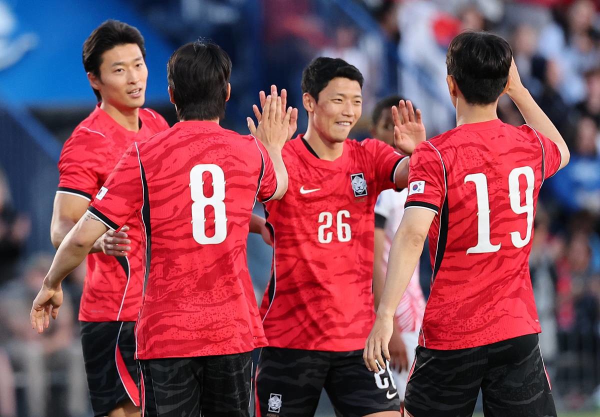 대한민국 축구대표팀 조규성이 30일(현지시간) 미국 유타주 솔트레이크시티 브리검 영 대학교 BYU 사우스필드 경기장에서 2026 국제축구연맹(FIFA) 북중미 월드컵 앞두고 열린 대한민국과 트리니다드 토바고의 평가전에서 멀티골을 넣고 동료들과 기뻐하고 있다 / 뉴스1
