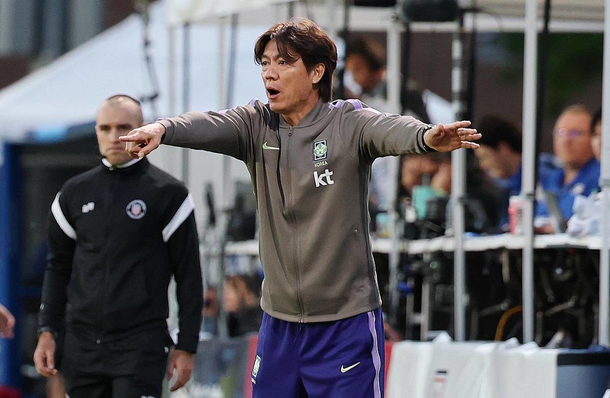 홍명보 대한민국 축구대표팀 감독이 30일(현지시간) 미국 유타주 솔트레이크시티 브리검 영 대학교 BYU 사우스필드 경기장에서 2026 국제축구연맹(FIFA) 북중미 월드컵 앞두고 열린 대한민국과 트리니다드 토바고의 평가전에서 선수들에게 작전 지시를 하고 있다 / 뉴스1